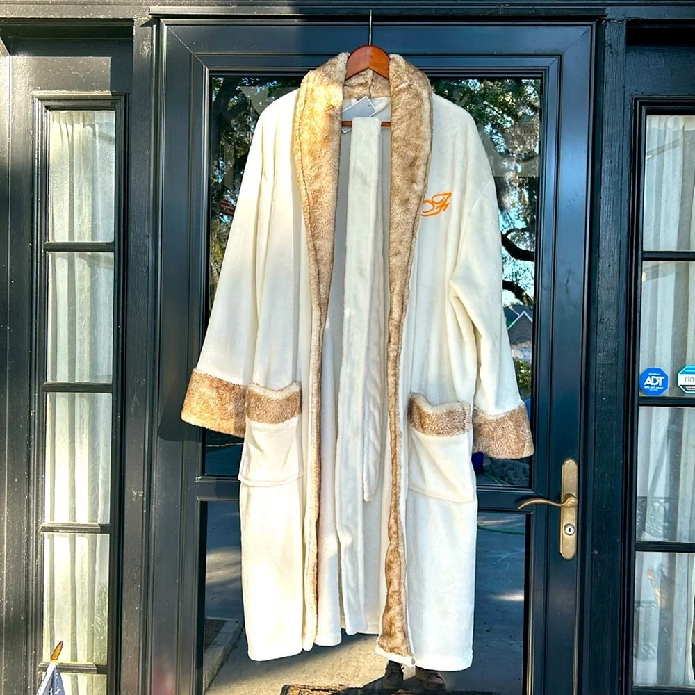 Things Remembered Fur Trim Plush Luxurious Bath Robe Embroidered Initial “F” NWT